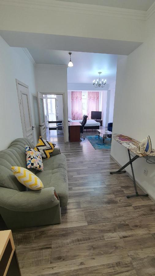Flatrent Apartment Bishkek Bagian luar foto
