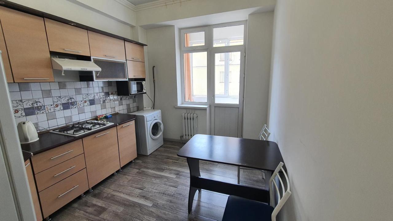 Flatrent Apartment Bishkek Bagian luar foto
